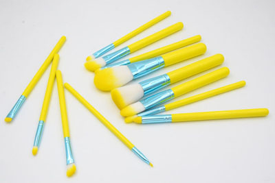 唇刷、眼線刷、眉刷的清洗技巧