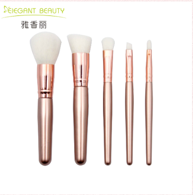 粉撲、美妝蛋、化妝刷，用它們化妝有什么區(qū)別？