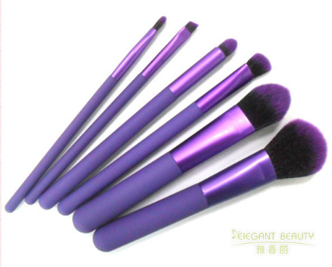 化妝刷套裝哪個(gè)好？挑選化妝刷有什么小技巧？