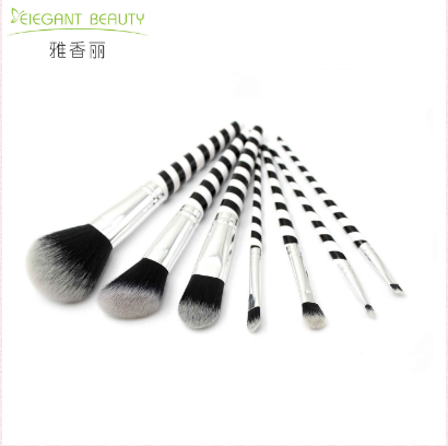 新買的化妝刷需要清洗么，該如何清洗呢？