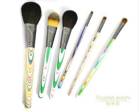 貴的化妝刷與便宜的化妝刷相比有什么區(qū)別？