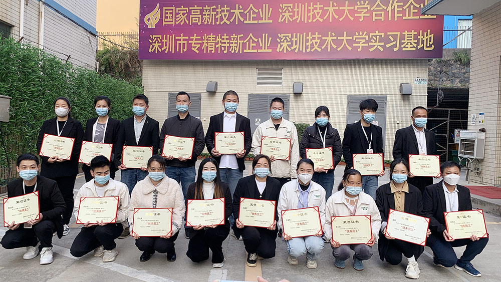 雅香麗化妝用品（深圳）有限公司預祝大家度過一個平安祥和、喜慶歡樂的元旦假期！