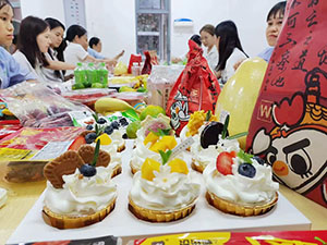 雅香麗化妝用品（深圳）有限公司，八月九月生日會(huì)福利！借此慰勞每一位員工對(duì)工作的辛勤勞作以及用心盡責(zé)!