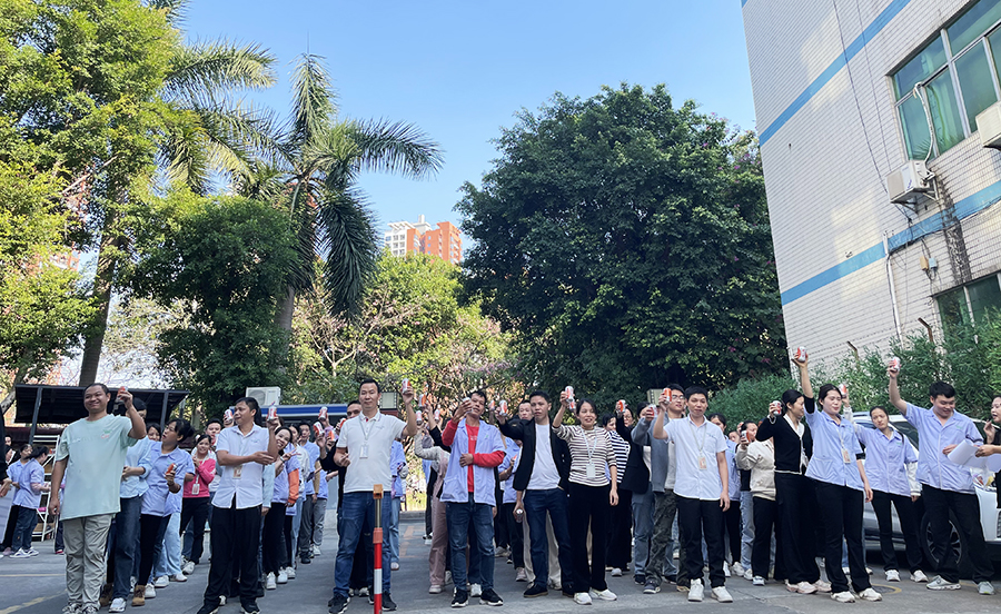 ”聚力同行 繩彩飛揚“~拔河比賽在雅香麗人的一聲聲吶喊助威中圓滿結束！