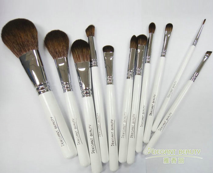 定制化妝刷套裝時，如何確定刷子的數(shù)量和種類？