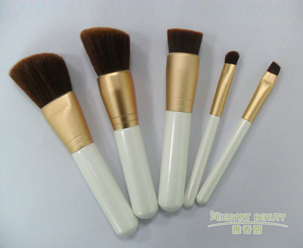 化妝刷套裝的金屬套管防銹工藝是否影響刷毛壽命？