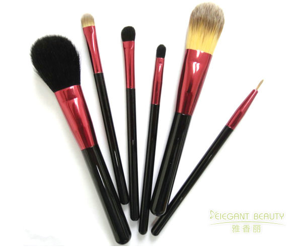 化妝刷套裝中的腮紅刷尺寸如何適配不同臉型？