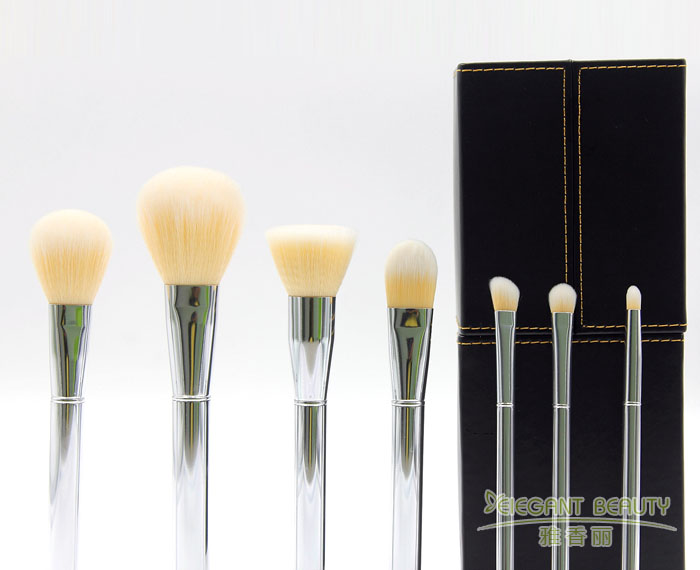 成套化妝刷怎么用？從底妝到眼妝的詳細教程